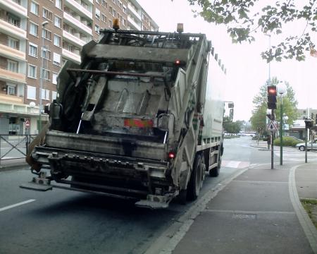 Le Méchant Camion De POUBELLE !!